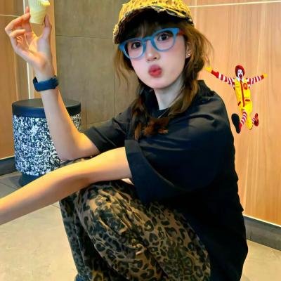 美女和液体人